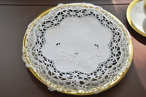 Southern Hearts Cluny Lace Doilies. 11" Round ( 4 pieces)